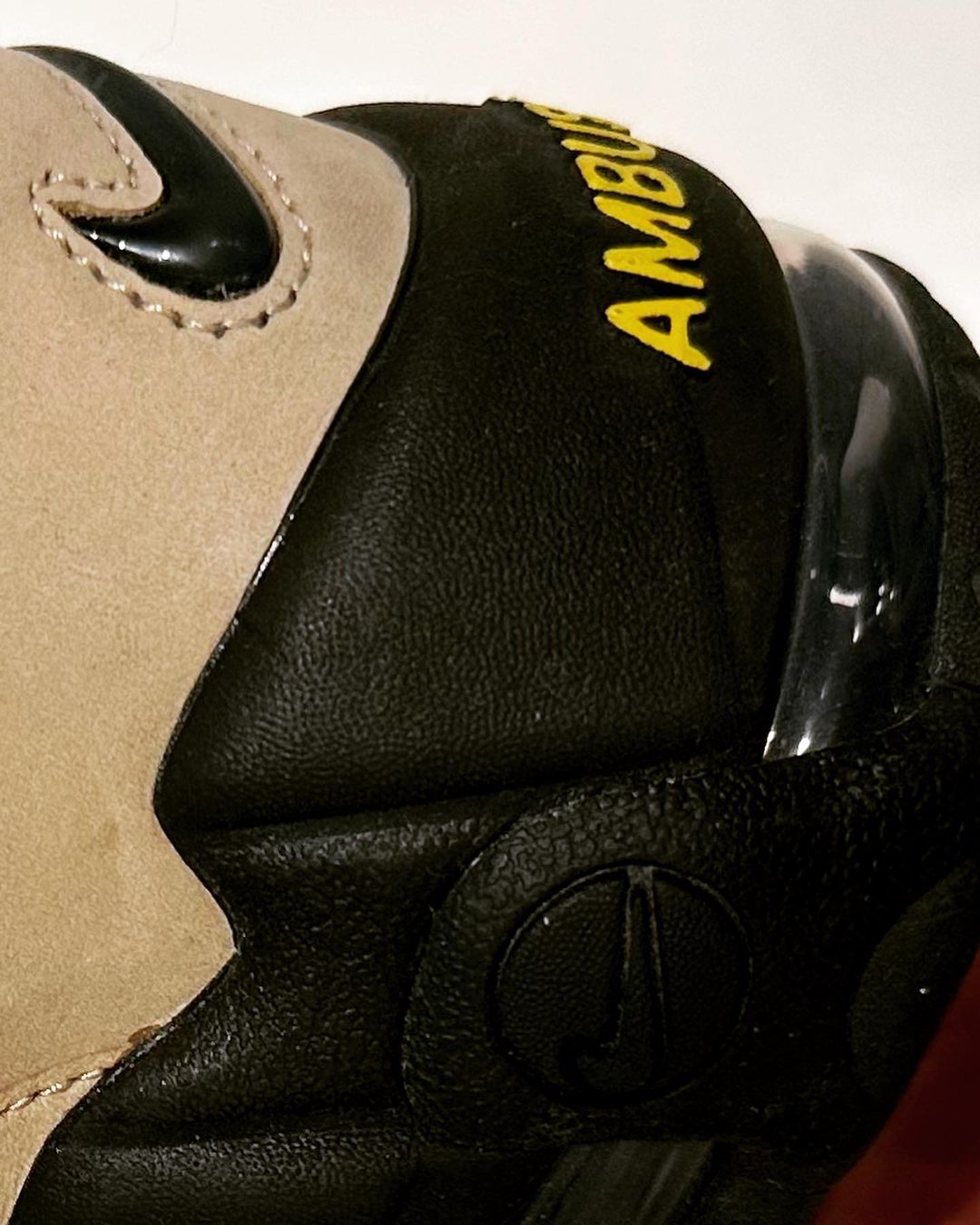 爆款聯乘再度來臨？Yoon Ahn 親曝 AMBUSH x Nike Air More Uptempo 近距離諜照！