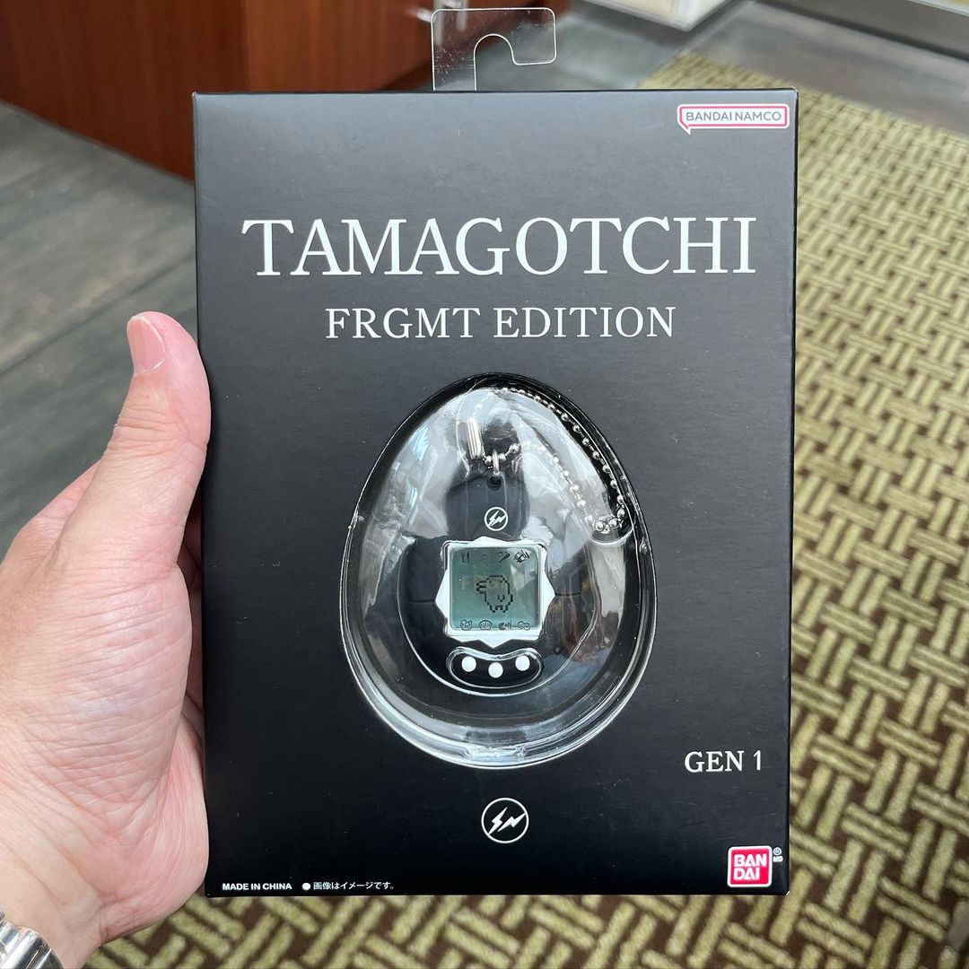 今夏最強潮流配飾？ fragment design x BANDAI Tamagotchi 「黑魂閃電」電子雞曝光！