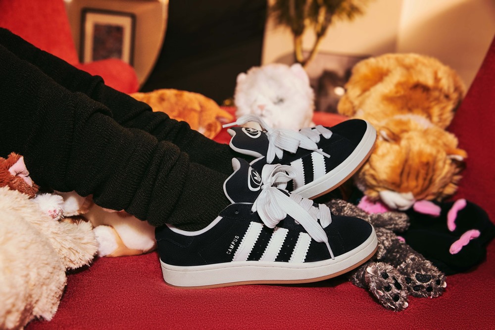 又帥又辣未免太犯規...BLACKPINK 演繹 adidas Originals 千禧年鞋履，詮釋多種率性穿搭！