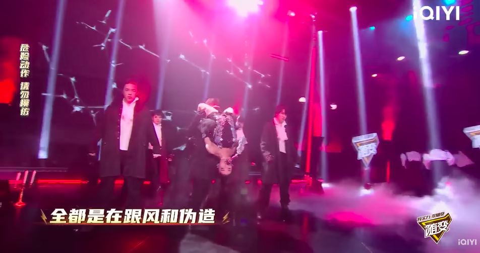 太震撼！《中國說唱巔峰對決》Vava 開大絕「倒掛饒舌」全場看傻眼，網友：「我到底看了什麼？」