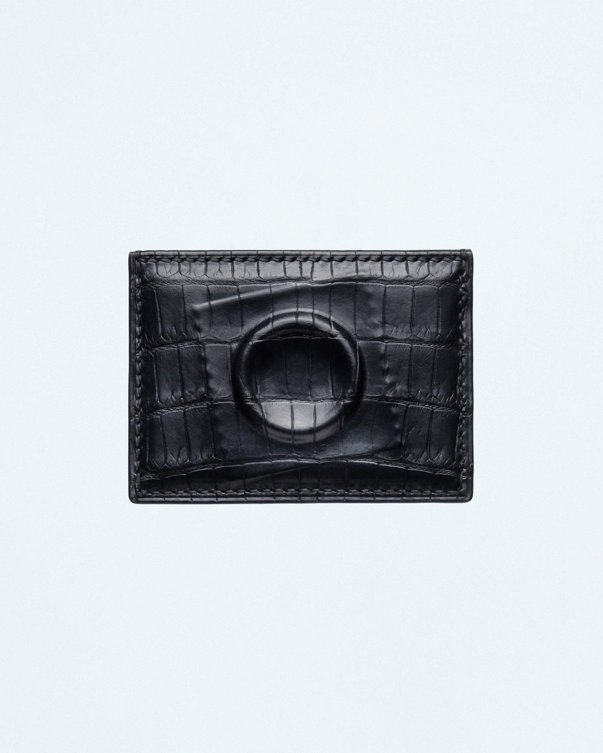 也太大！設計師品牌推出「保險套錢包」、「雄風短褲」網：這包有 30cm