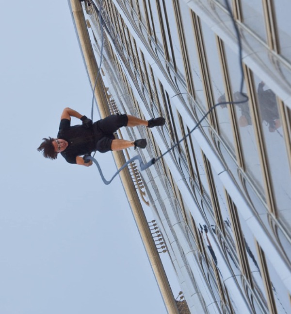 任性還是敬業？知名影星揭露 Tom Cruise 為拍危險動作戲，把安全人員「開除」