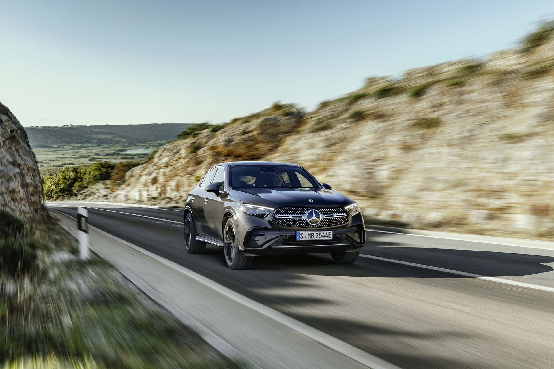一樣帥，但更好用！Mercedes-Benz 發表第 2 代 GLC Coupé 運動化休旅