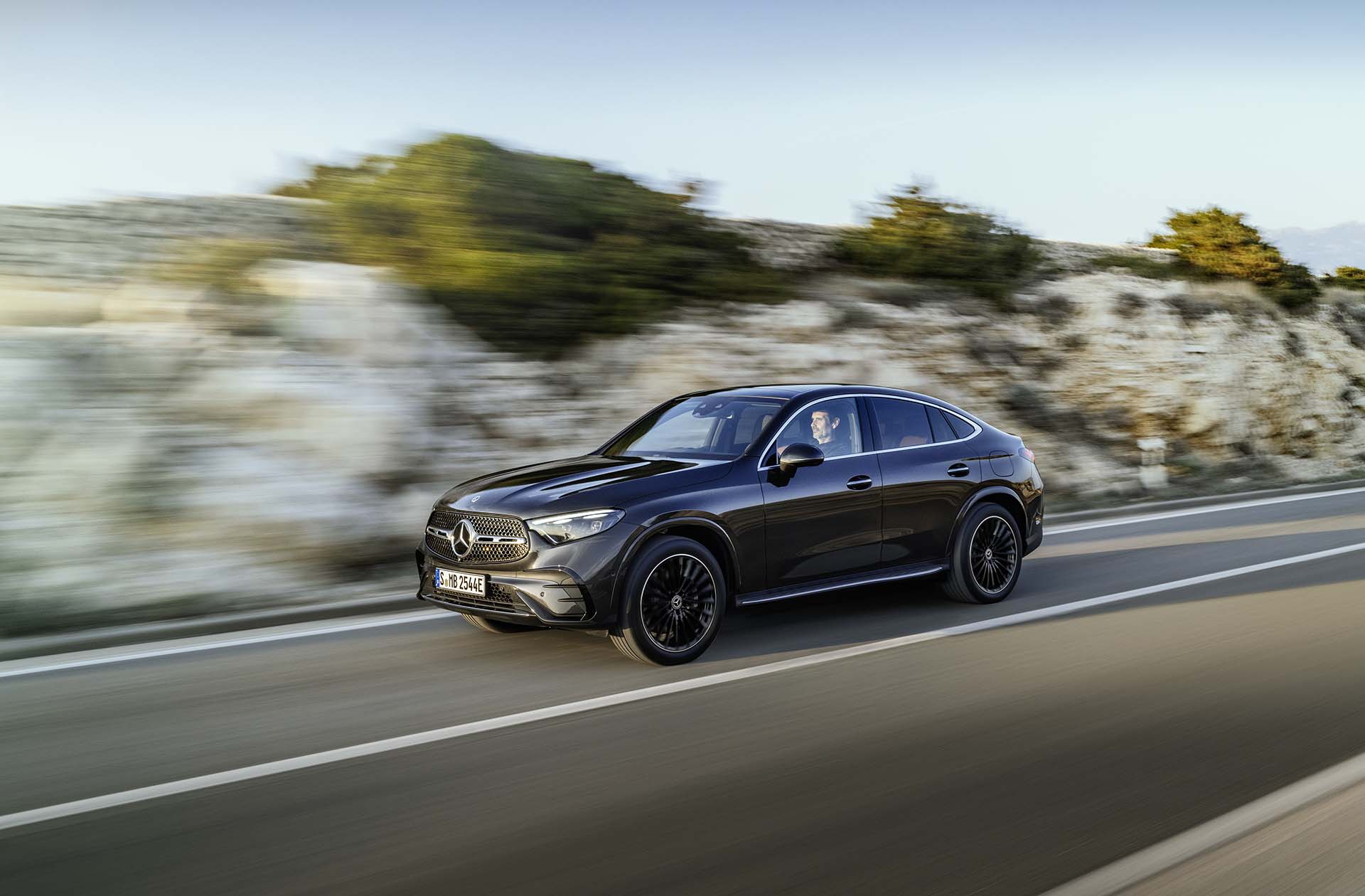 一樣帥，但更好用！Mercedes-Benz 發表第 2 代 GLC Coupé 運動化休旅