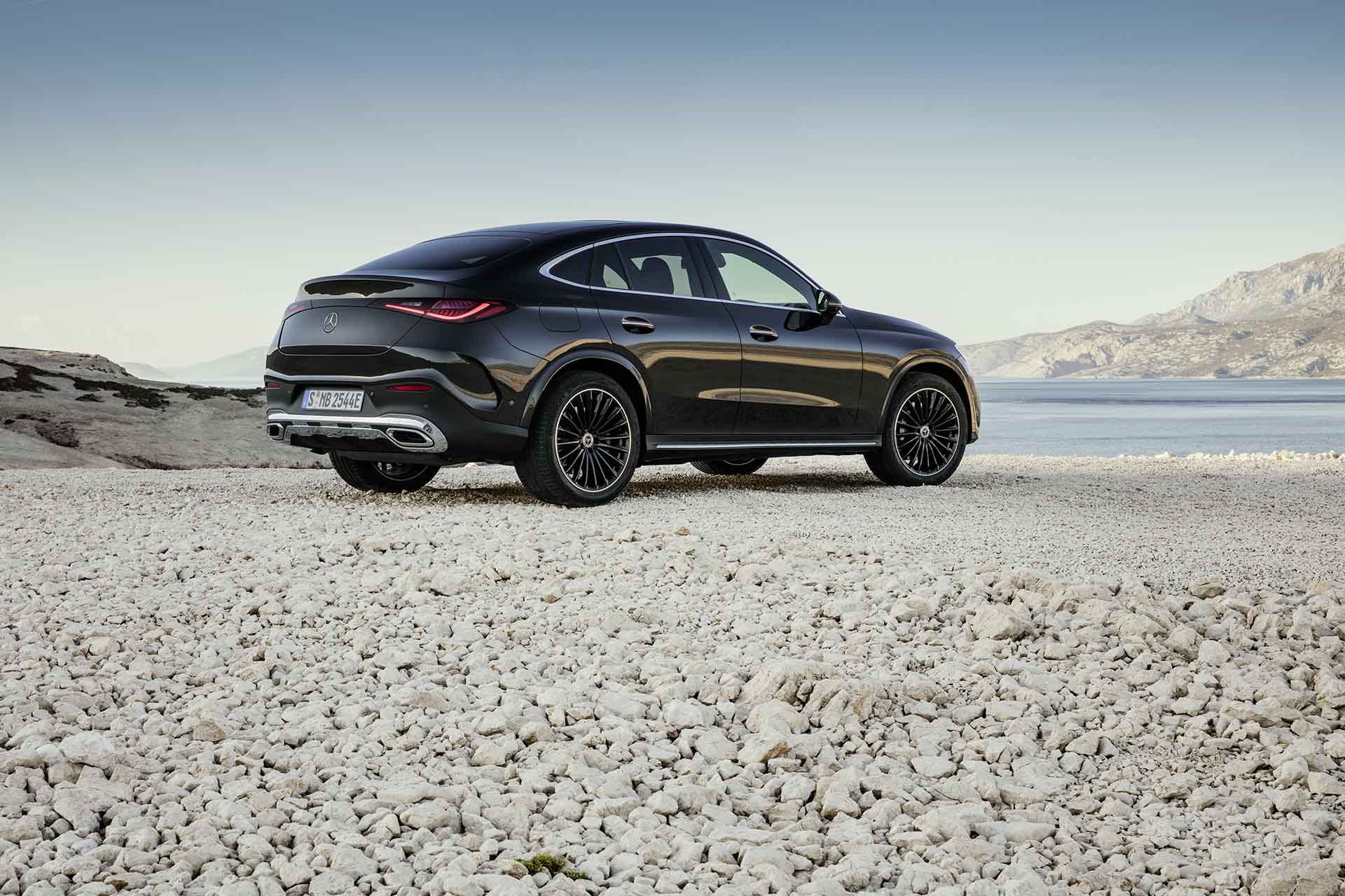 一樣帥，但更好用！Mercedes-Benz 發表第 2 代 GLC Coupé 運動化休旅