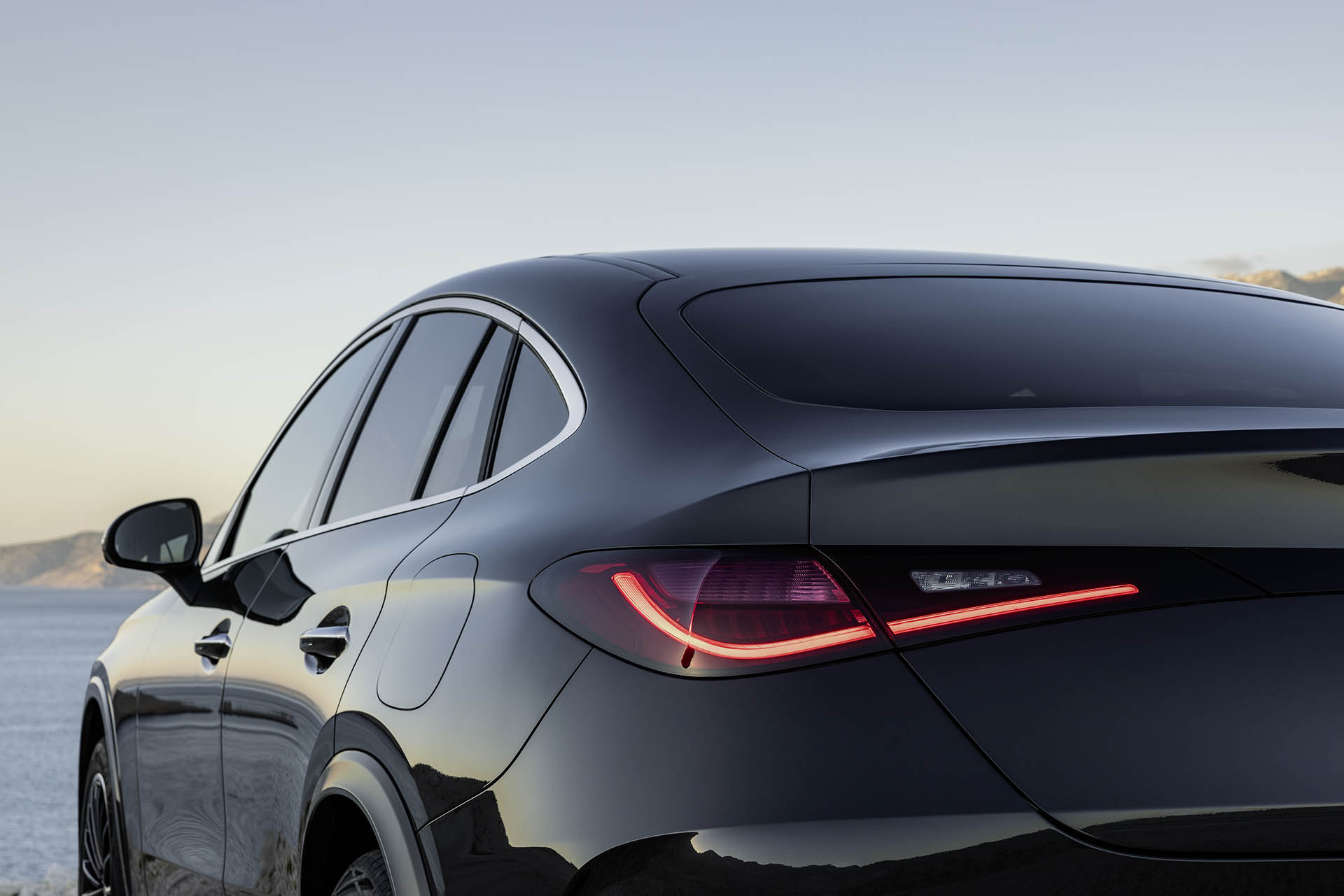 一樣帥，但更好用！Mercedes-Benz 發表第 2 代 GLC Coupé 運動化休旅