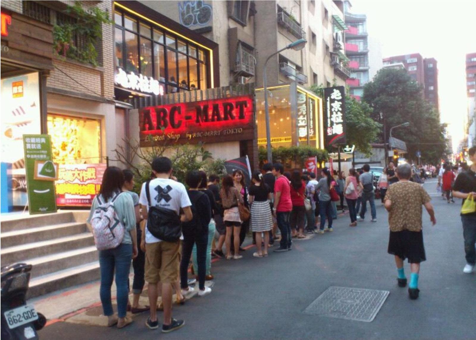 回不去了！全台首家「屯京拉麵」宣布熄燈，網哭：台北東區的回憶沒了