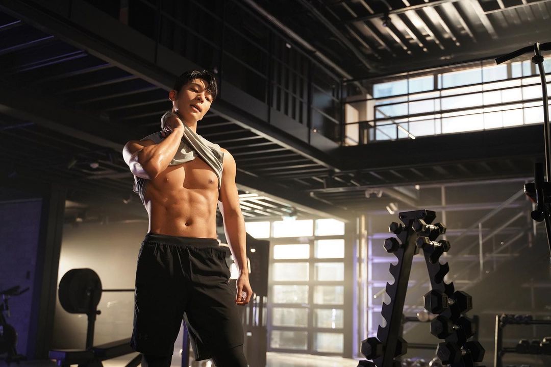 《魷魚遊戲》帥警魏嘏雋同框小蜘蛛人！集郵康納麥葛瑞格，凱莉米洛，預備投入《魷魚遊戲》續集！