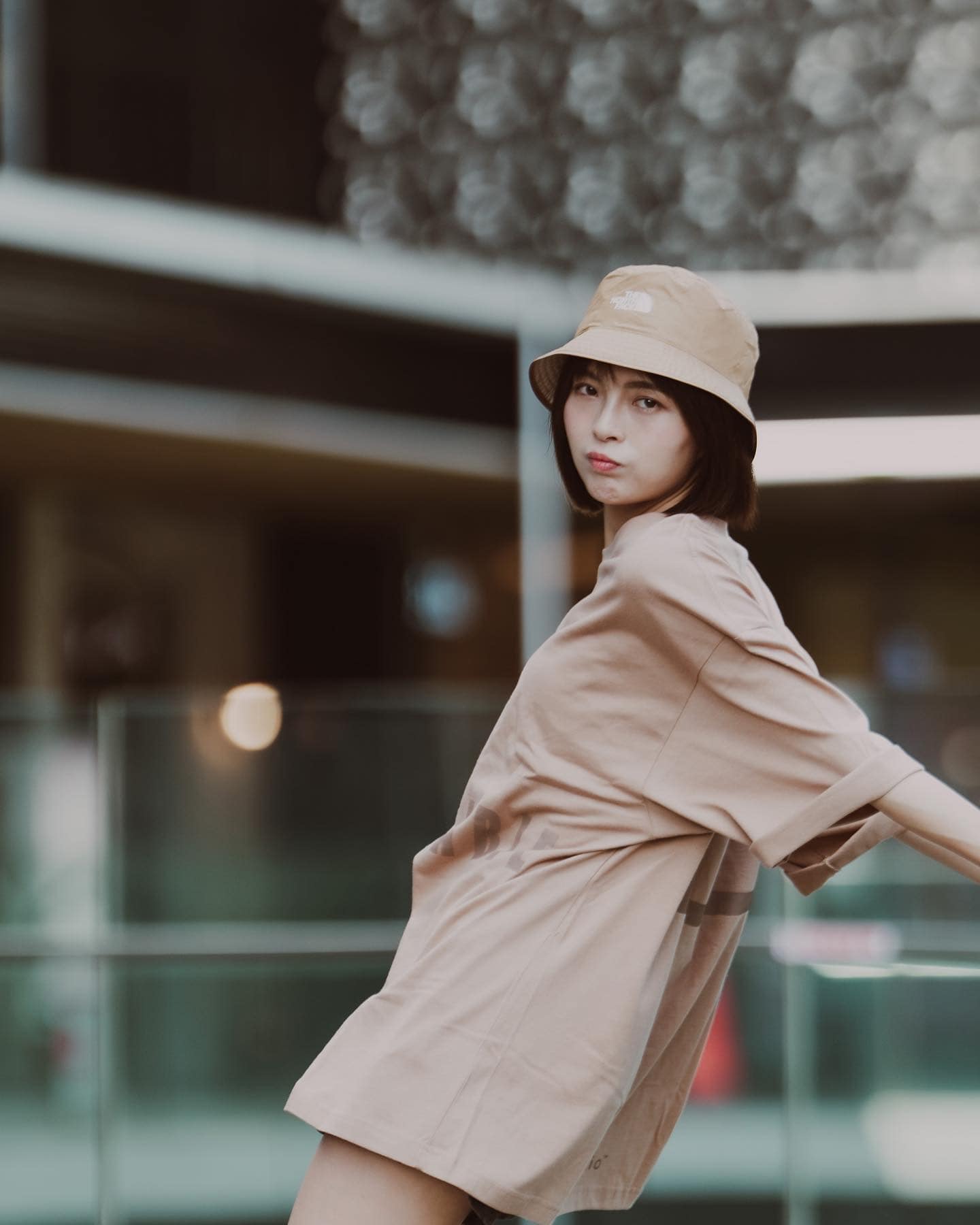 揪男友、父母到日本玩！黃沐妍自爆晚上太嗨「直接把床弄壞」退房悄做 1 事羞爆