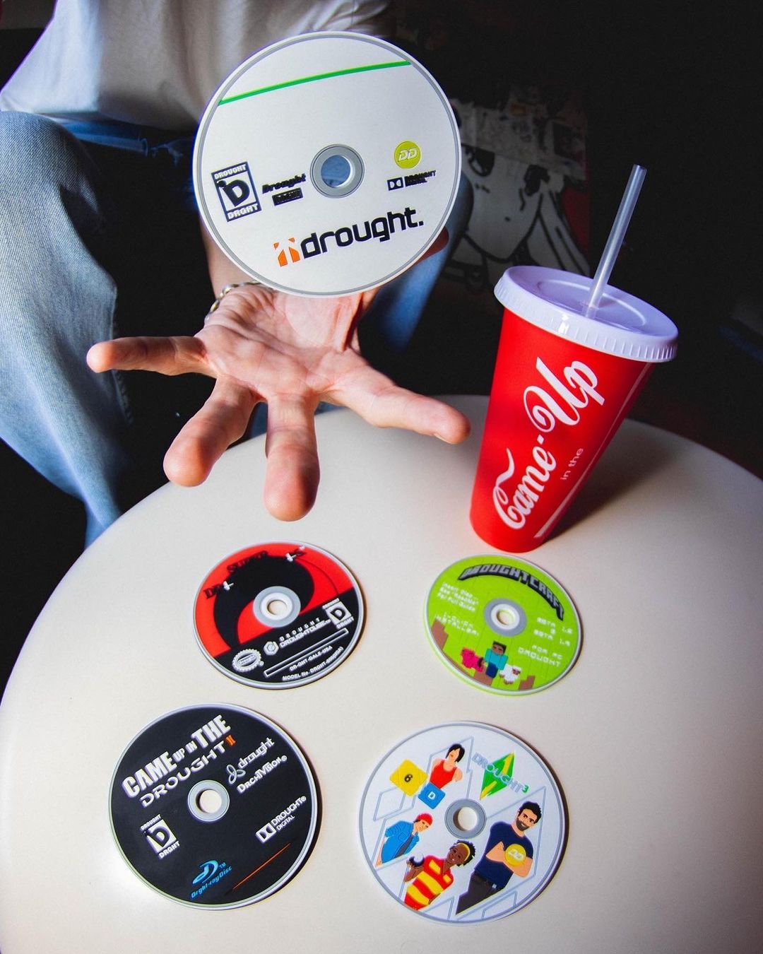 注意看這個男人太狠了！竟直接把戰鬥陀螺繫在皮帶上！