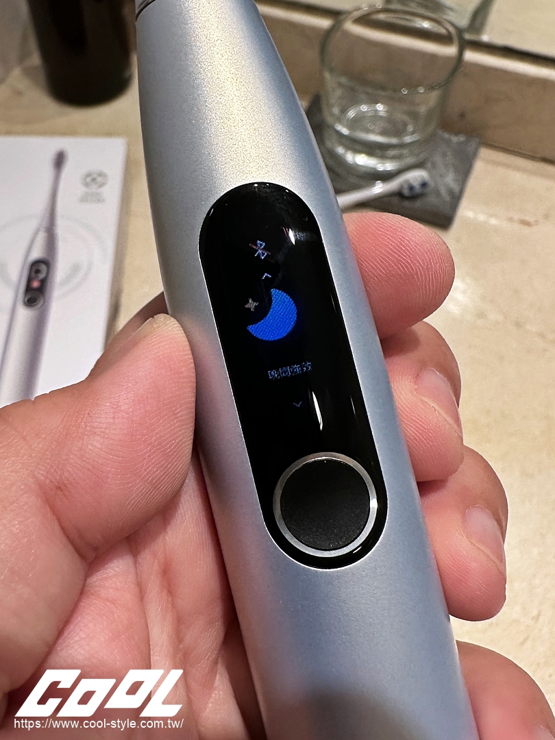 COOL開箱｜AI 智慧的結晶「Oclean X Pro Digital 智能音波電動牙刷」讓刷牙變好玩、打卡簽到刷頭免費兌換