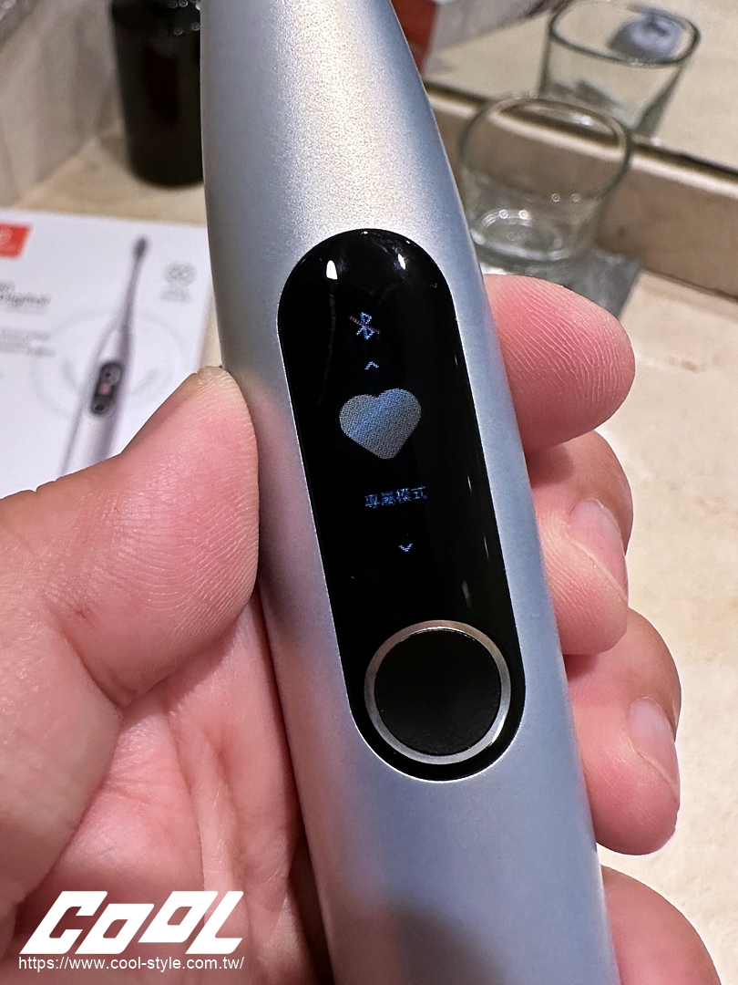 COOL開箱｜AI 智慧的結晶「Oclean X Pro Digital 智能音波電動牙刷」讓刷牙變好玩、打卡簽到刷頭免費兌換