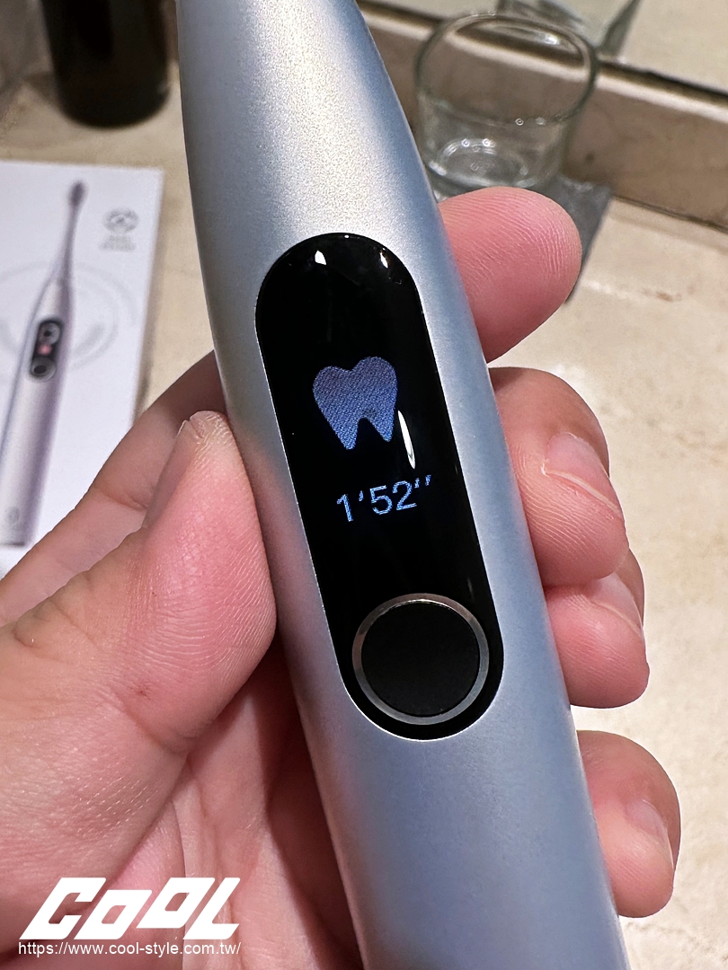 COOL開箱｜AI 智慧的結晶「Oclean X Pro Digital 智能音波電動牙刷」讓刷牙變好玩、打卡簽到刷頭免費兌換