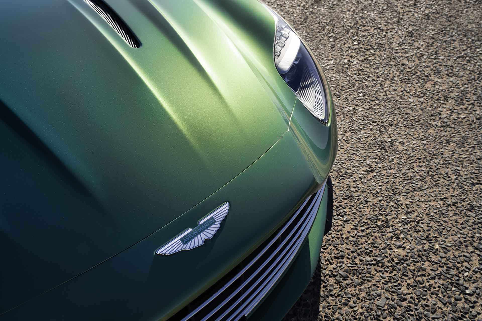 Aston Martin DB12-2