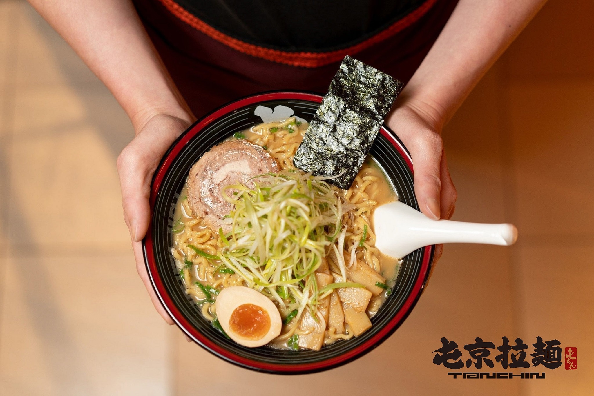 回不去了！全台首家「屯京拉麵」宣布熄燈，網哭：台北東區的回憶沒了