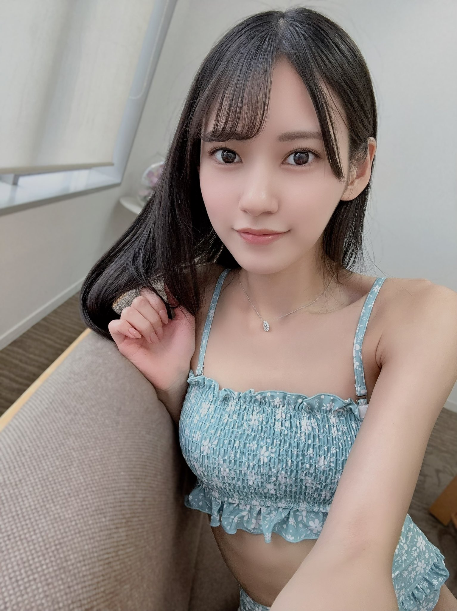 出道兩年，首次換上新造型！超人氣女優「八掛うみ」以潮流穿搭詮釋最新作品