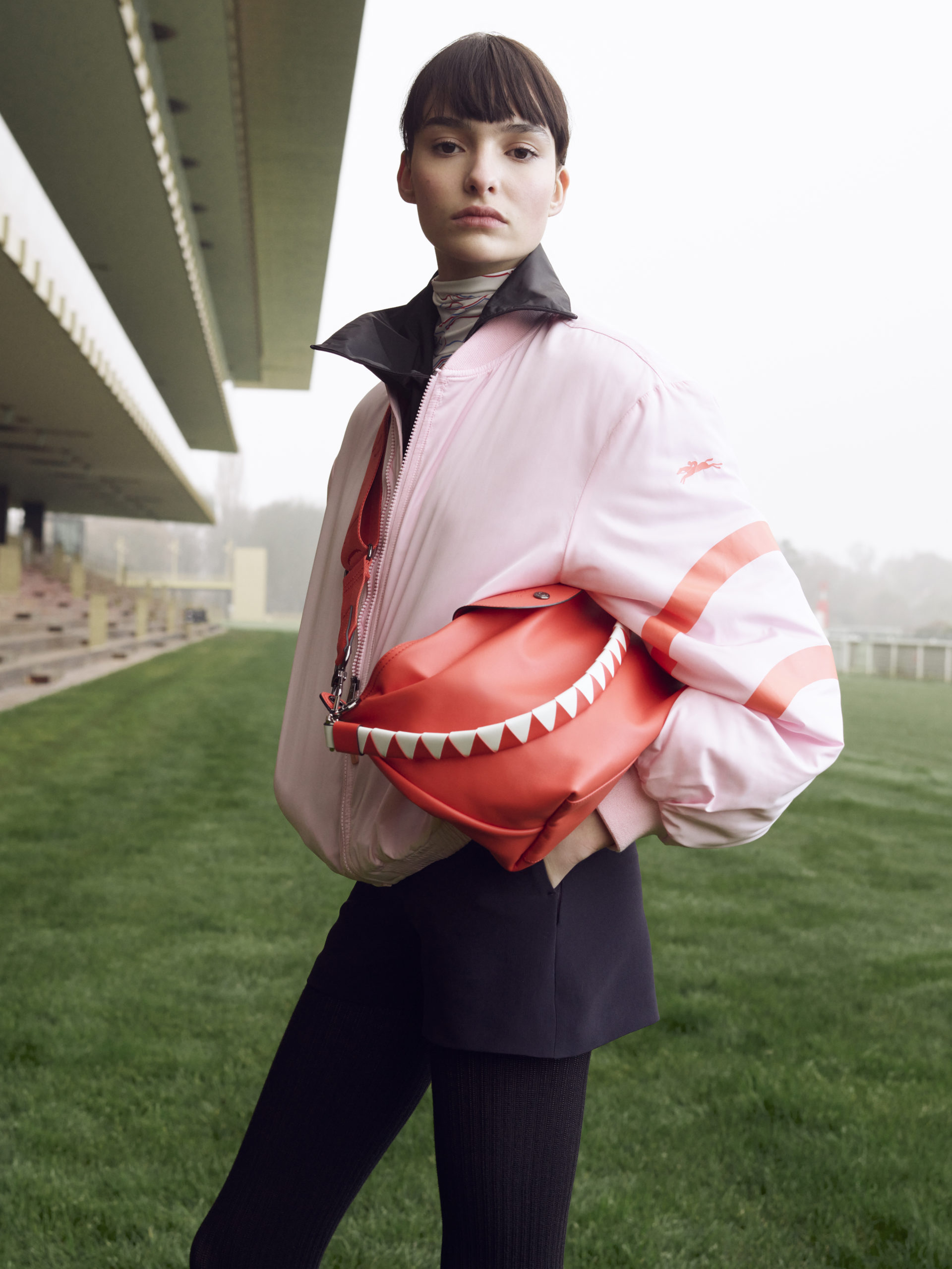 邵雨薇演繹賽馬時尚！Longchamp 2023 秋冬系列釋出！