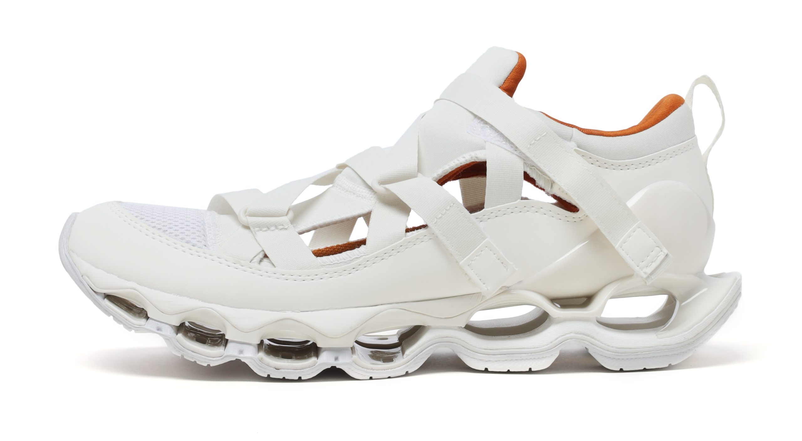 來自未來的涼鞋？『MIZUNO WAVE PROPHECY β』延續款 ”PROPHECY STRAP” 登場！誰說涼鞋只能文青風！