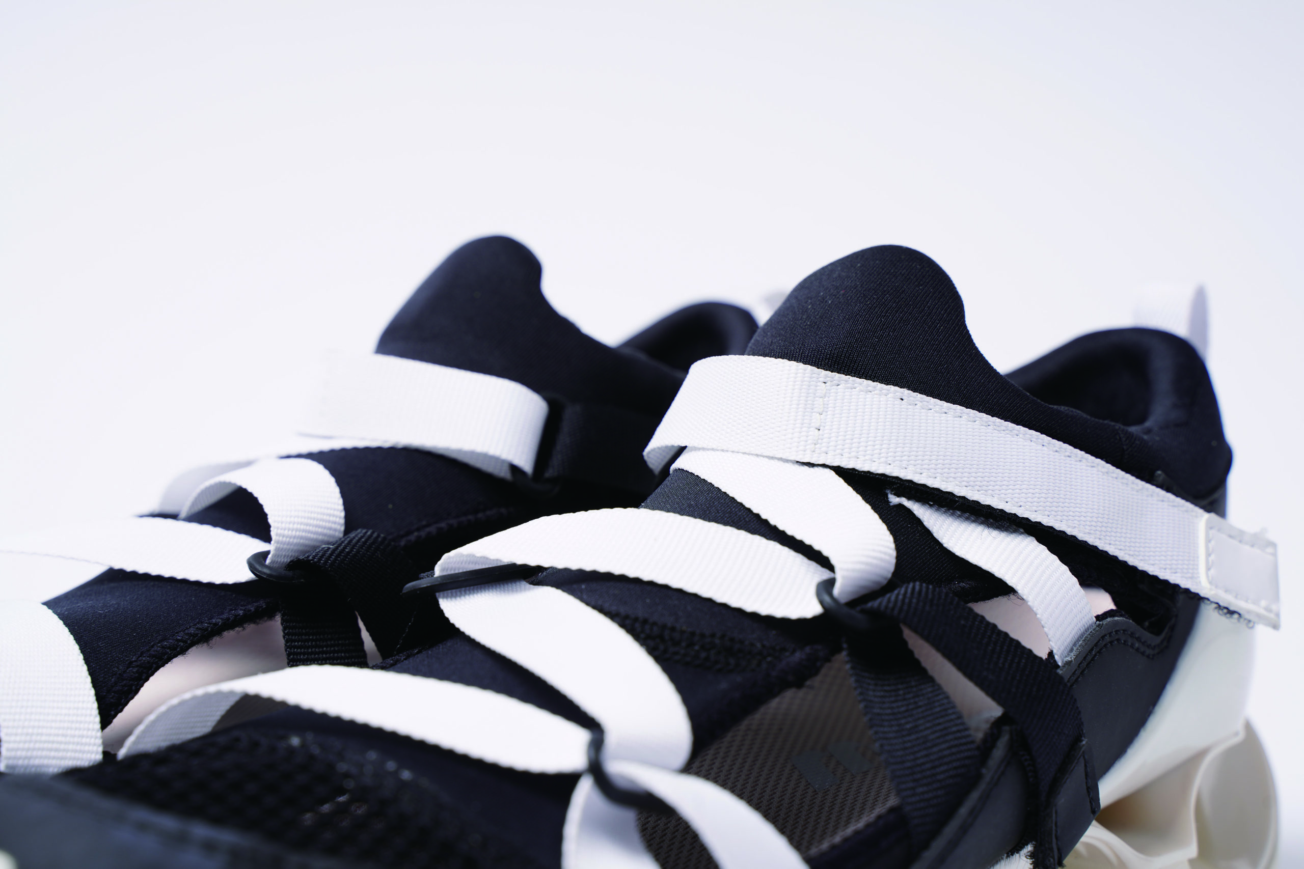 來自未來的涼鞋？『MIZUNO WAVE PROPHECY β』延續款 ”PROPHECY STRAP” 登場！誰說涼鞋只能文青風！