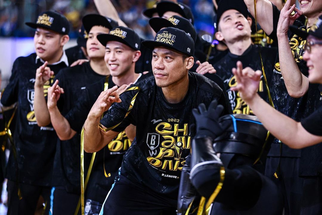 勇士三連霸豪發三千萬獎金！蔡文誠爽抓富邦董事長大跳熱舞，超鬧行徑笑翻全場！