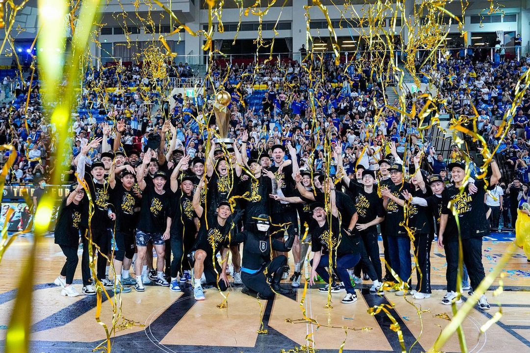 勇士三連霸豪發三千萬獎金！蔡文誠爽抓富邦董事長大跳熱舞，超鬧行徑笑翻全場！