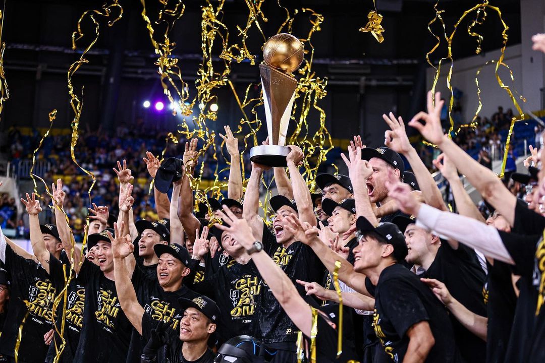 勇士三連霸豪發三千萬獎金！蔡文誠爽抓富邦董事長大跳熱舞，超鬧行徑笑翻全場！