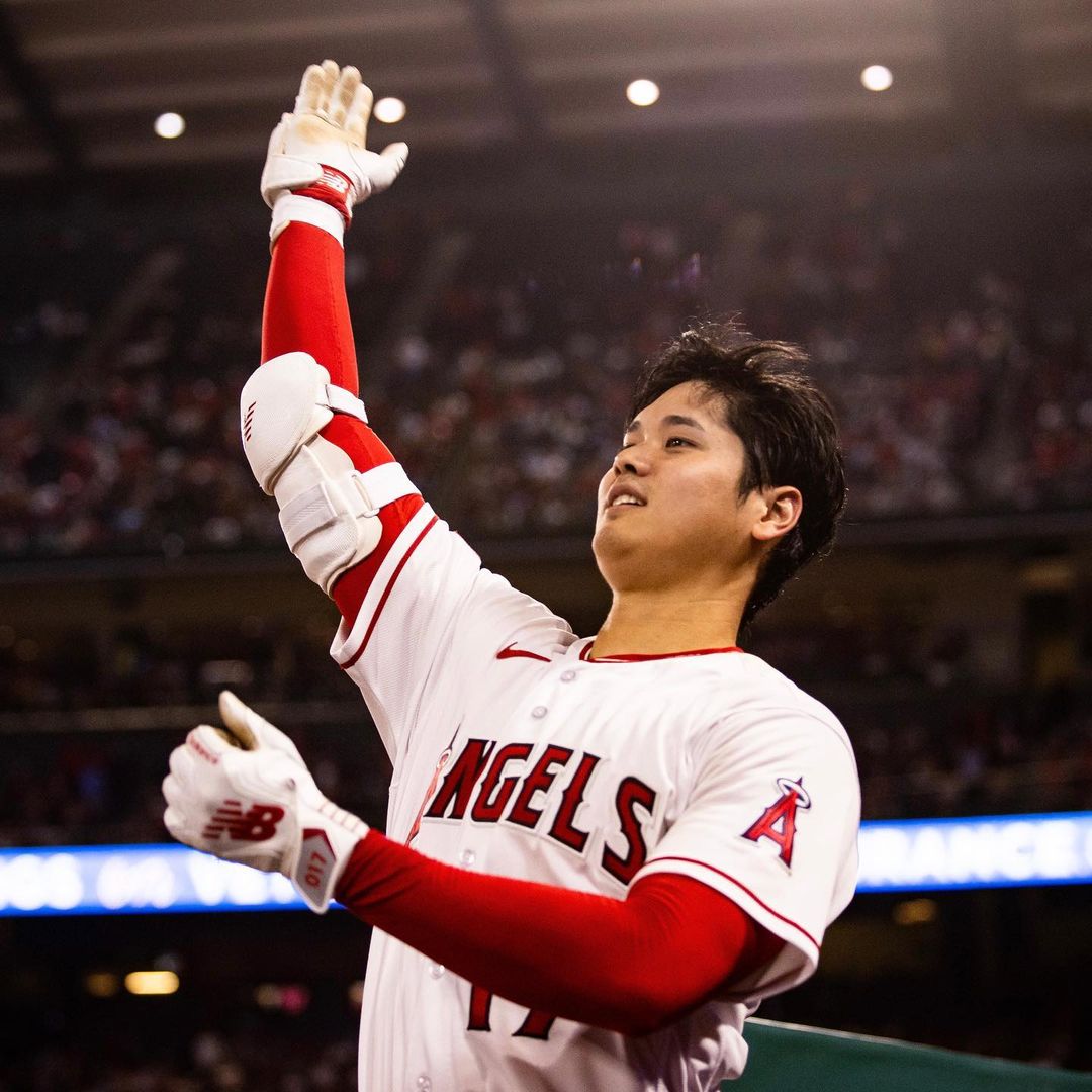 棒球之神降臨！大谷翔平「二刀流」繳 10K 外加雙響炮創紀錄，網：投打都跟鬼一樣...