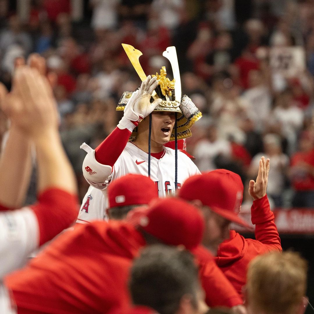 棒球之神降臨！大谷翔平「二刀流」繳 10K 外加雙響炮創紀錄，網：投打都跟鬼一樣...