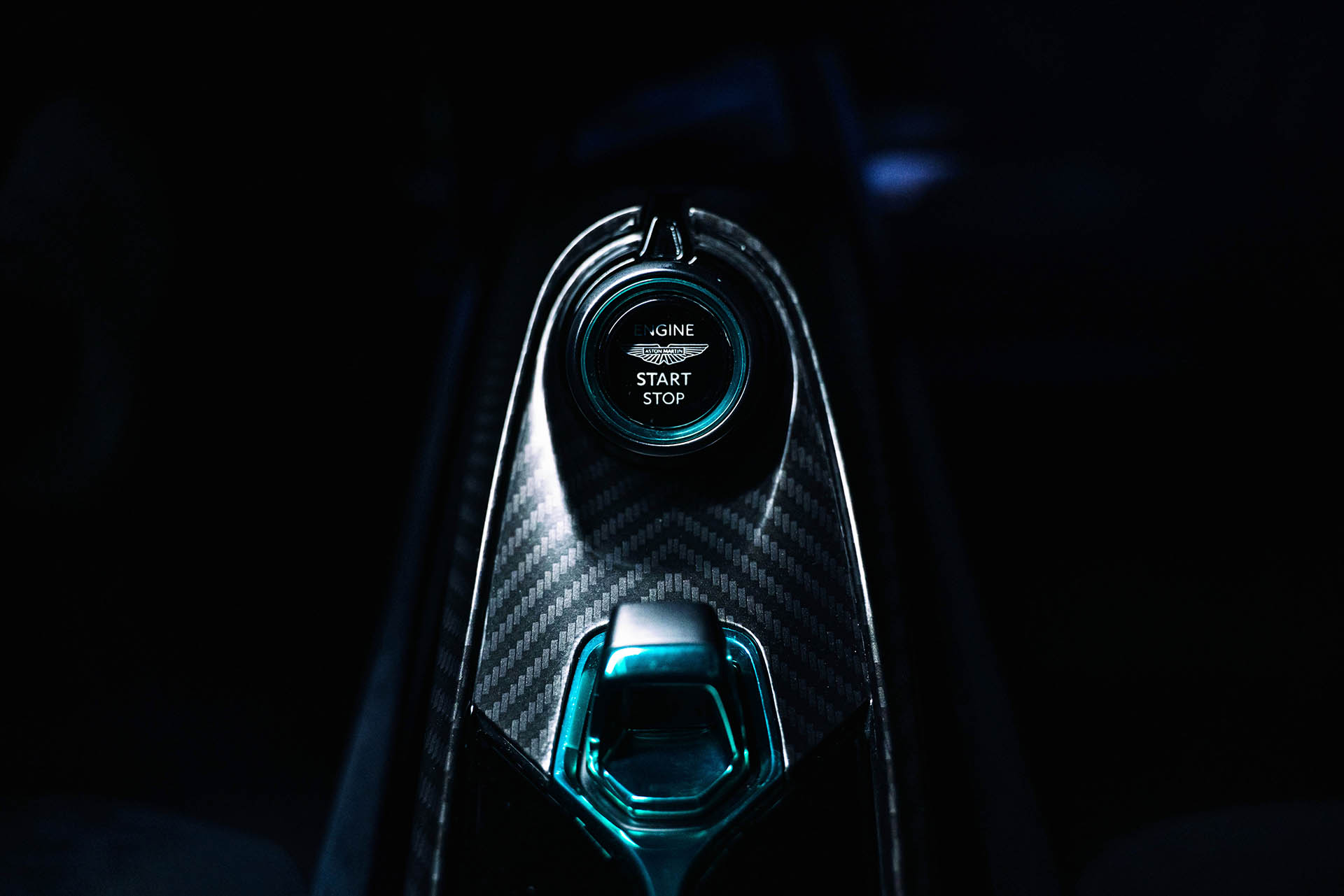 Aston Martin Valhalla-1