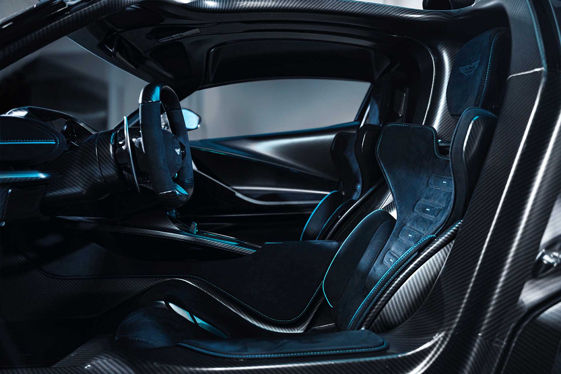 Aston Martin Valhalla 抵台亮相，極致駕控與精湛設計完美演繹！