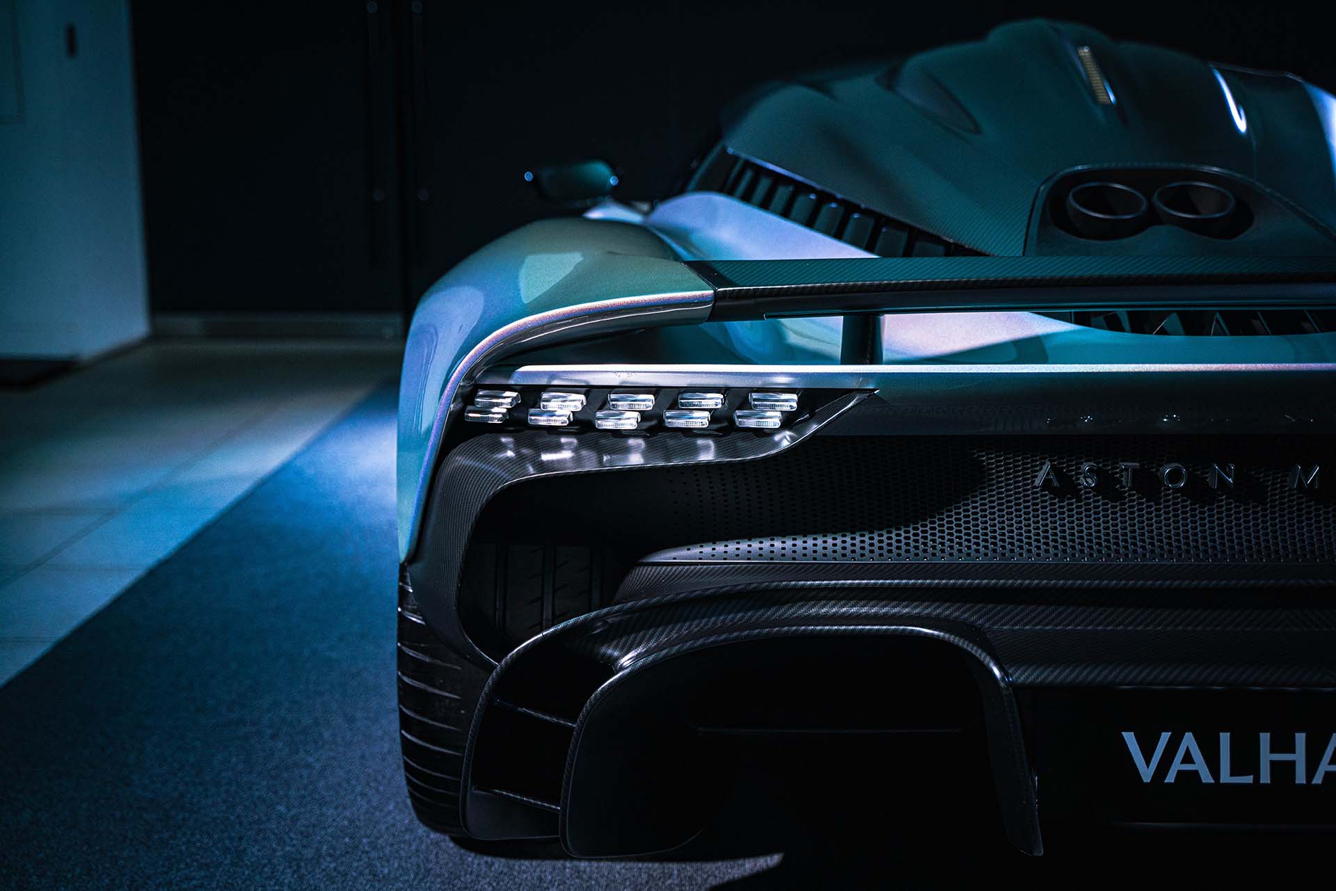 Aston Martin Valhalla 抵台亮相，極致駕控與精湛設計完美演繹！