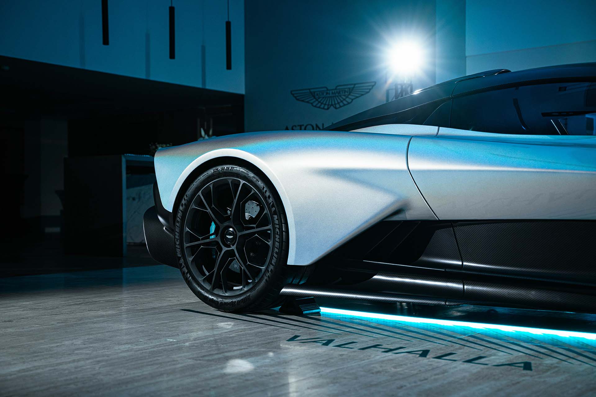 Aston Martin Valhalla 抵台亮相，極致駕控與精湛設計完美演繹！