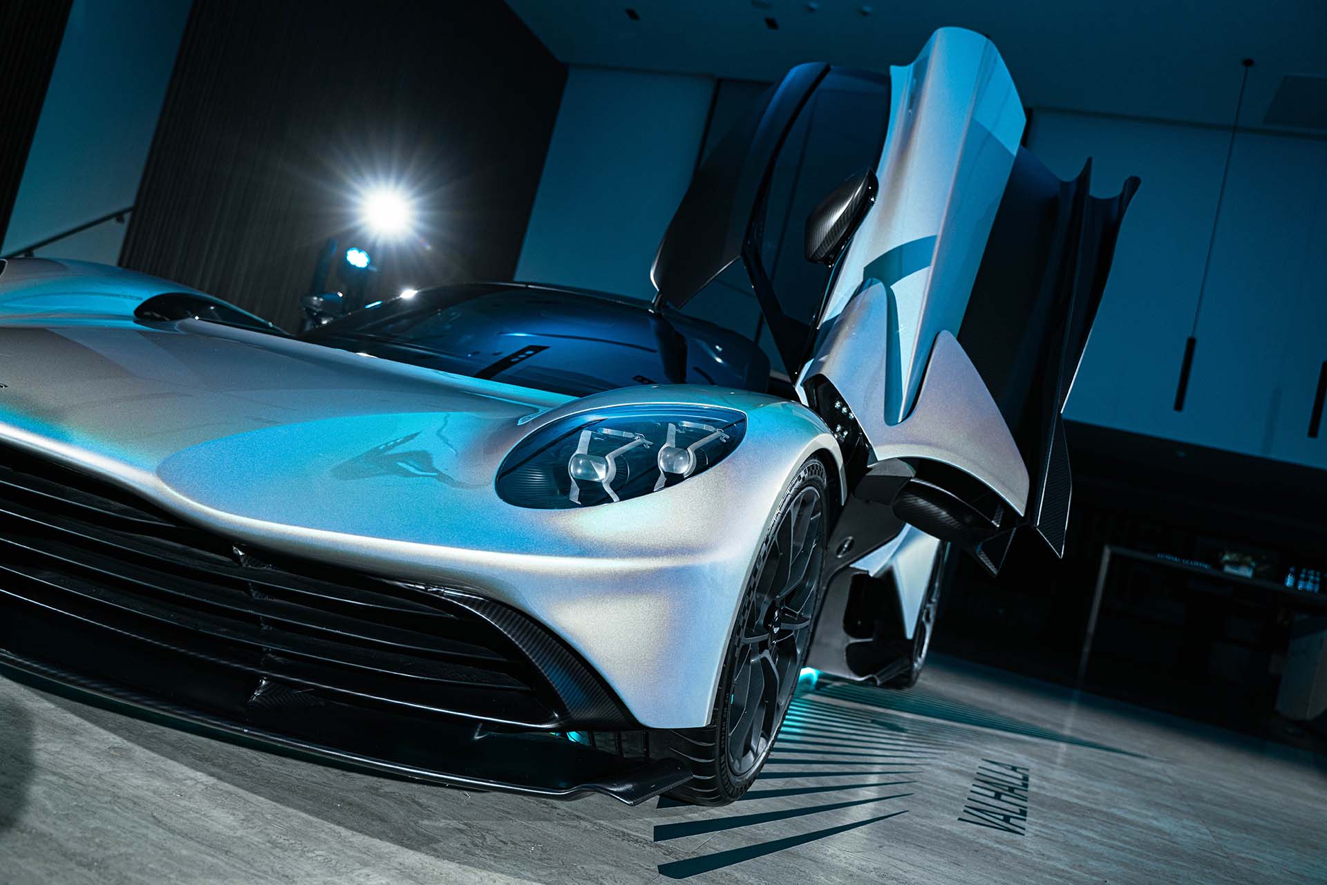 Aston Martin Valhalla-2