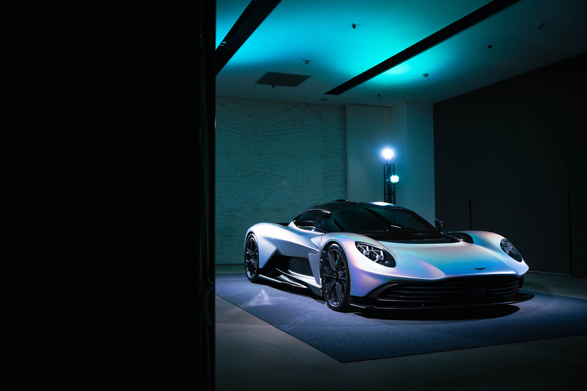 Aston Martin Valhalla-3