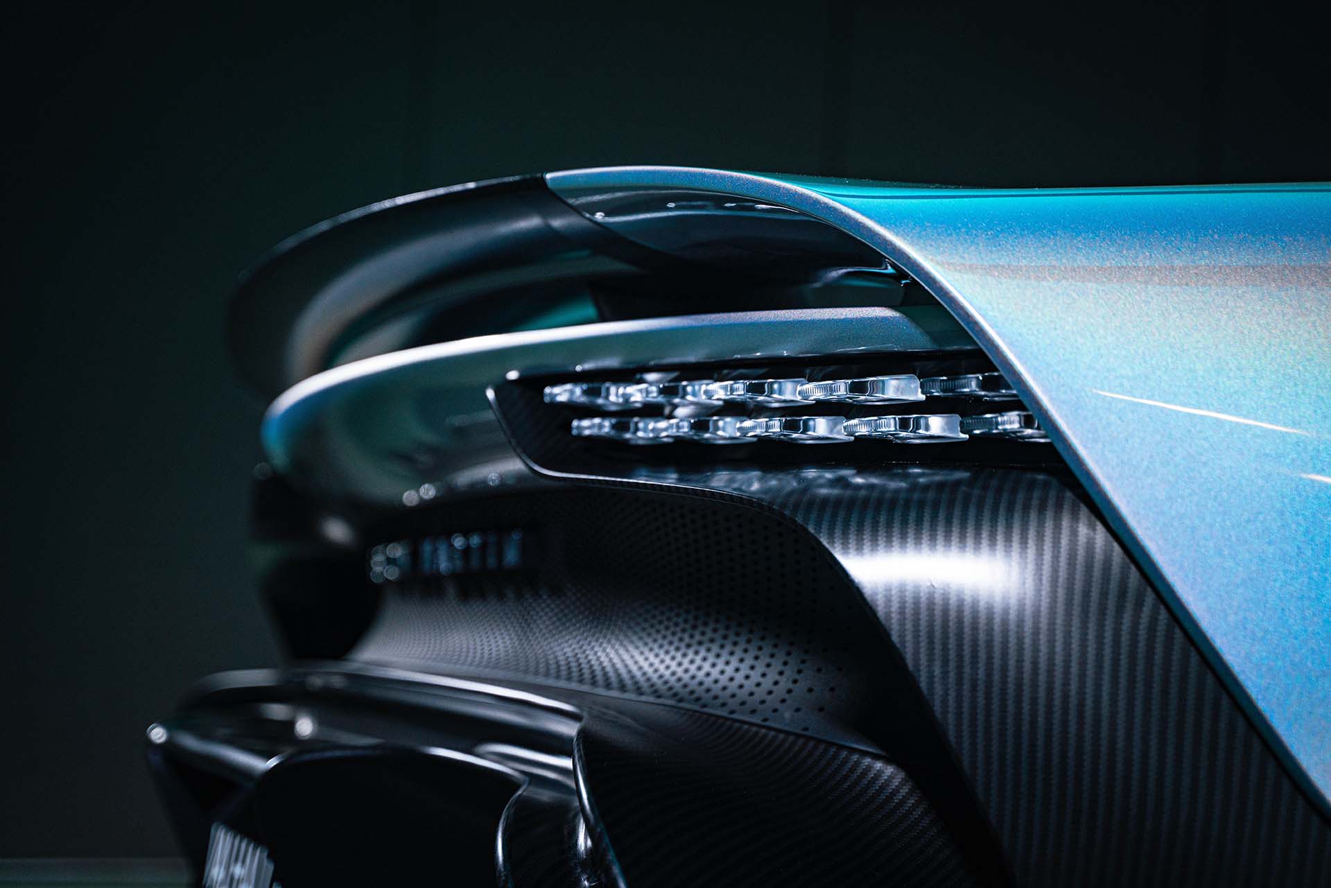 Aston Martin Valhalla 抵台亮相，極致駕控與精湛設計完美演繹！