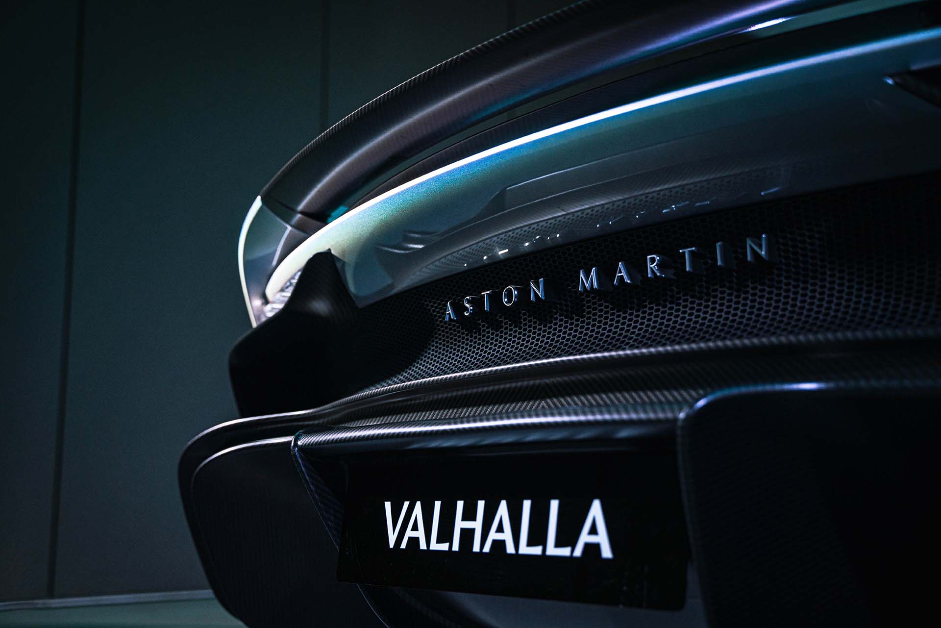 Aston Martin Valhalla 抵台亮相，極致駕控與精湛設計完美演繹！