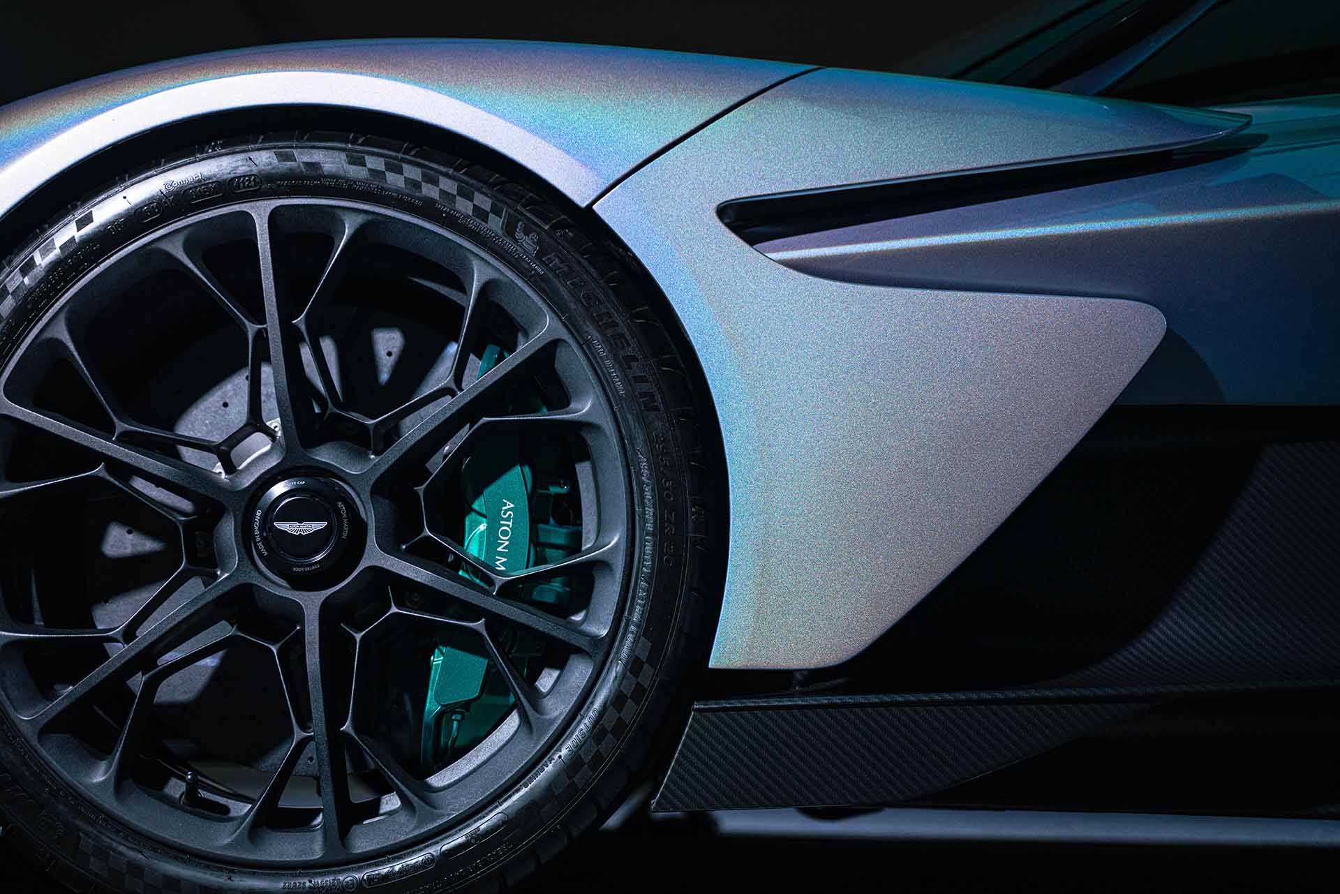 Aston Martin Valhalla-2