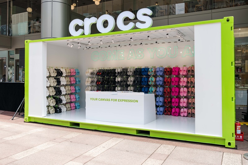 大勢男團 Ozone 加持！ CROCS 期間限定快閃店空降台北，快來打造自己的專屬潮履！