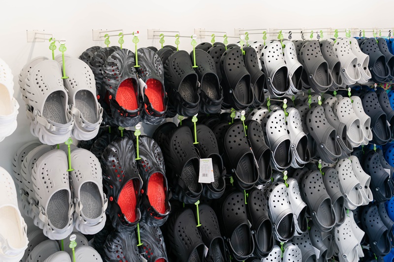 大勢男團 Ozone 加持！ CROCS 期間限定快閃店空降台北，快來打造自己的專屬潮履！