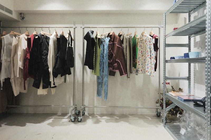 國內外新銳品牌這裡買！時尚選品店 Road Sign 台北實體店重磅開幕，首波聯手 NAMESAKE 打造快閃店！