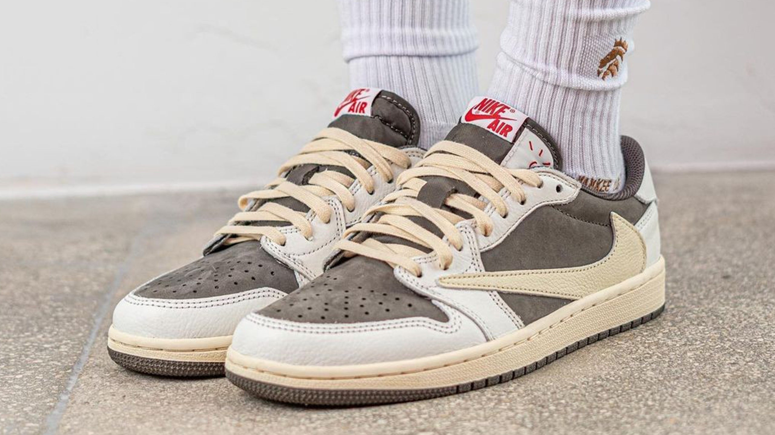 竟動起歪腦筋？品牌公然發售 Travis Scott x Nike x BAPE「三方聯名設計」引發眾怒：太離譜