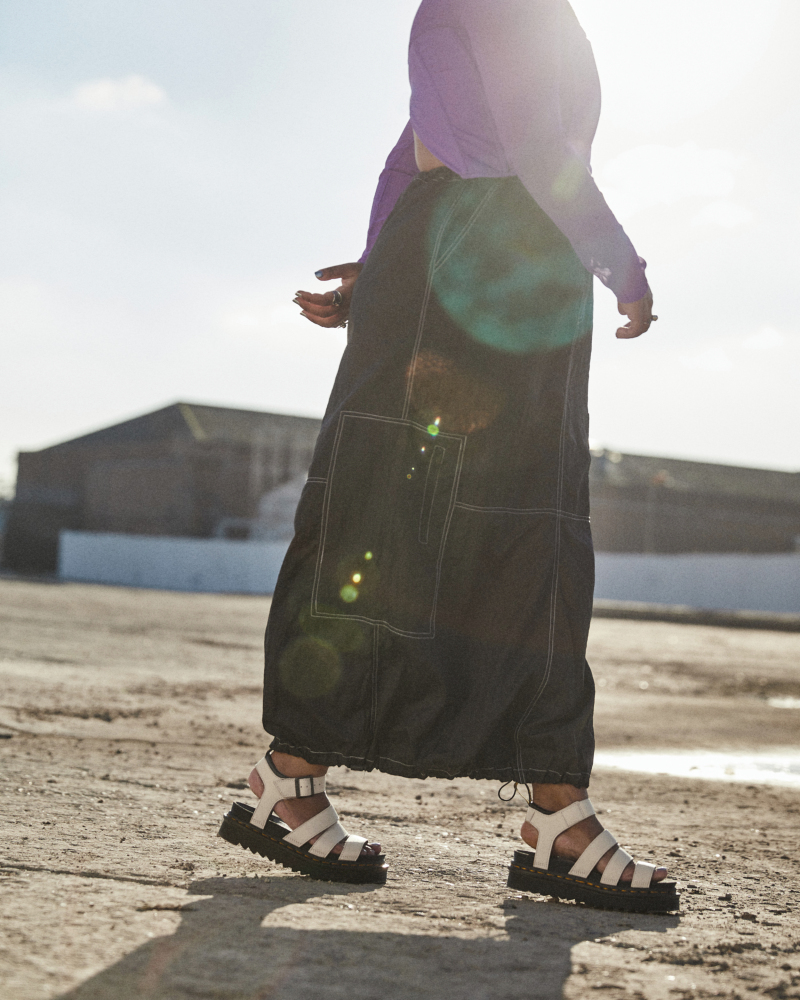 女孩們今夏穿搭必備最潮長腿增高術！Dr. Martens 夏季新品第二彈酷涼登場！