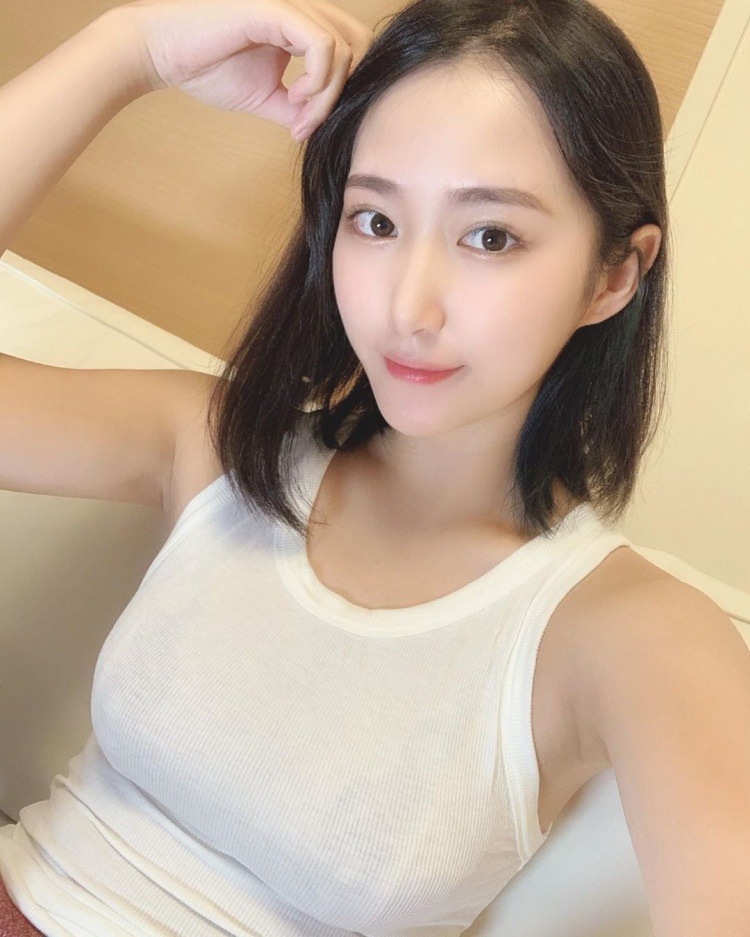 Toyz 被打爆不夠看！《拳上》「4 位舉牌女郎」IG 神到了，她被說是「兇版新垣結衣」