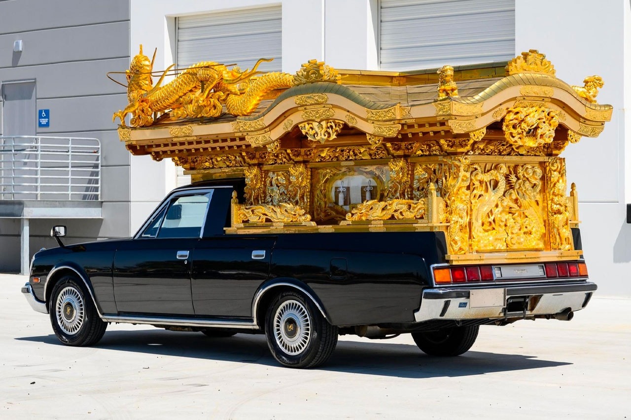 別買超跑了！豐田 Toyota 出品「靈車」特殊車型正式拍售，開在路上絕對夠潮！
