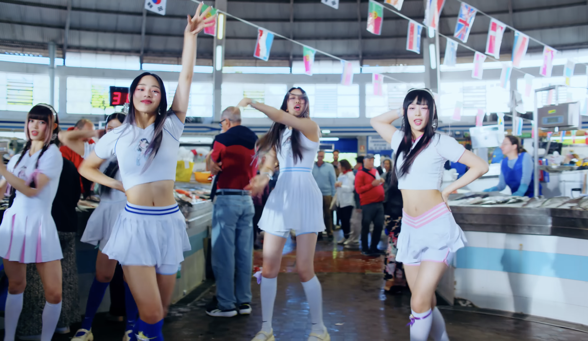 連發兩首萌萌噠！NewJeans 新歌〈New Jeans〉、〈Super Shy〉MV 接連釋出！網友：心臟爆擊⋯⋯