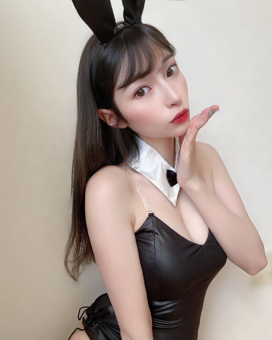 超新星異軍突起！G cup 寫真女星「楠エリサ」不僅簽約事務所，更宣布成為 FALENO 專屬女優