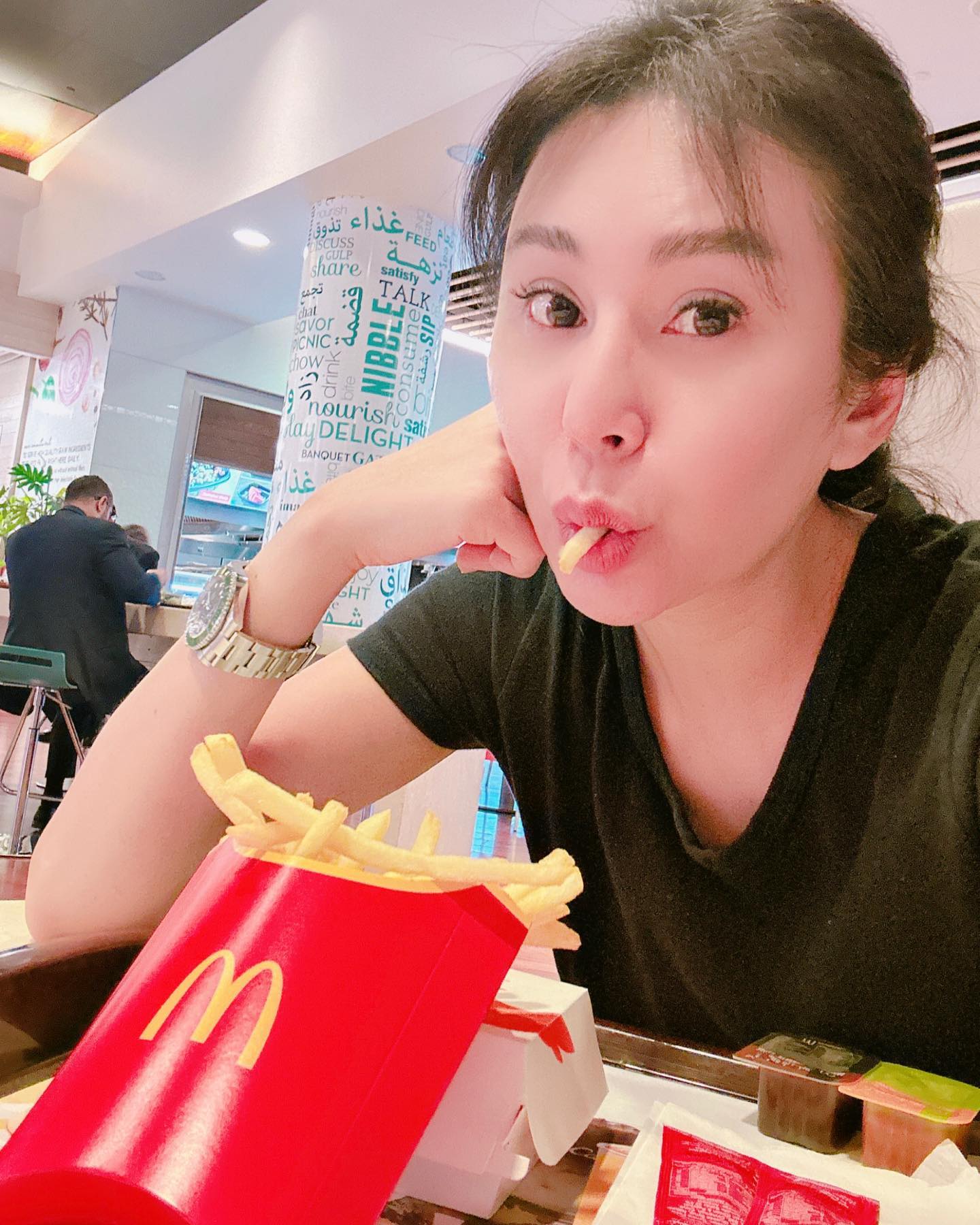 洪曉蕾驚傳西班牙插管急救中！前夫王世均急飛當地　最新病況恐要開刀