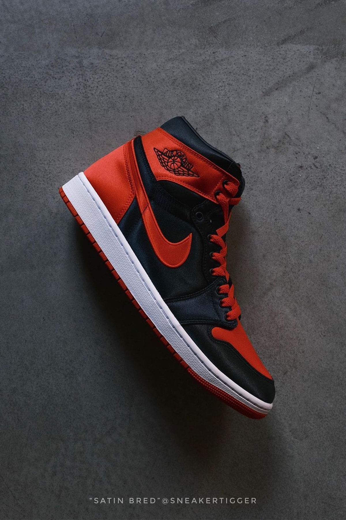 高端、大氣、上檔次！睽違 7 年的 Air Jordan 1「緞面黑紅」終於要發了？