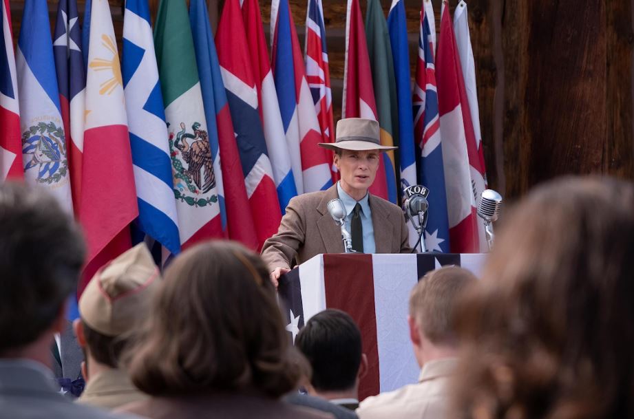 《奧本海默》上映獲佳績！反遭女權學者轟「前 20 分鐘都男生在說話」掀負面論戰