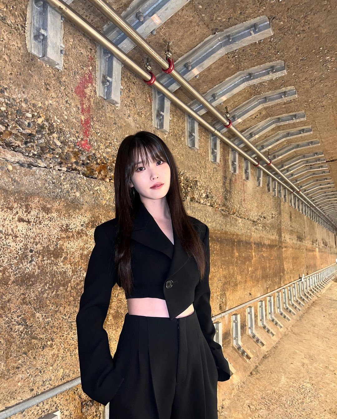 IU 加入冰桶挑戰！超大桶水淋滿身凍翻　點名「昔日戀人」接棒！網驚：原來他們還有聯絡